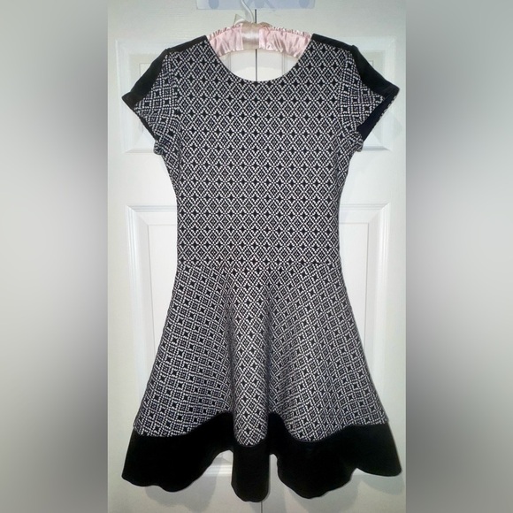 Parker Black & White Geometric Fit & Flare Dress with Leather Trim – Size XS - Picture 2 of 13